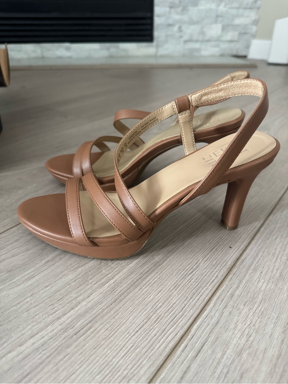 NEW Naturalizer Brenta Women's Tan Strappy Mid-Heel Sandals, Size 7.5